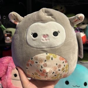 Floral belly Elea the lamb Squishmallow